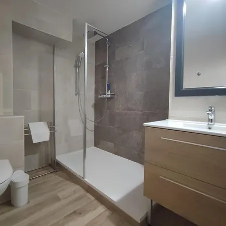 Apartment Localise A05: Vue Et Piscine Avec Wifi Et Parking Gratuit